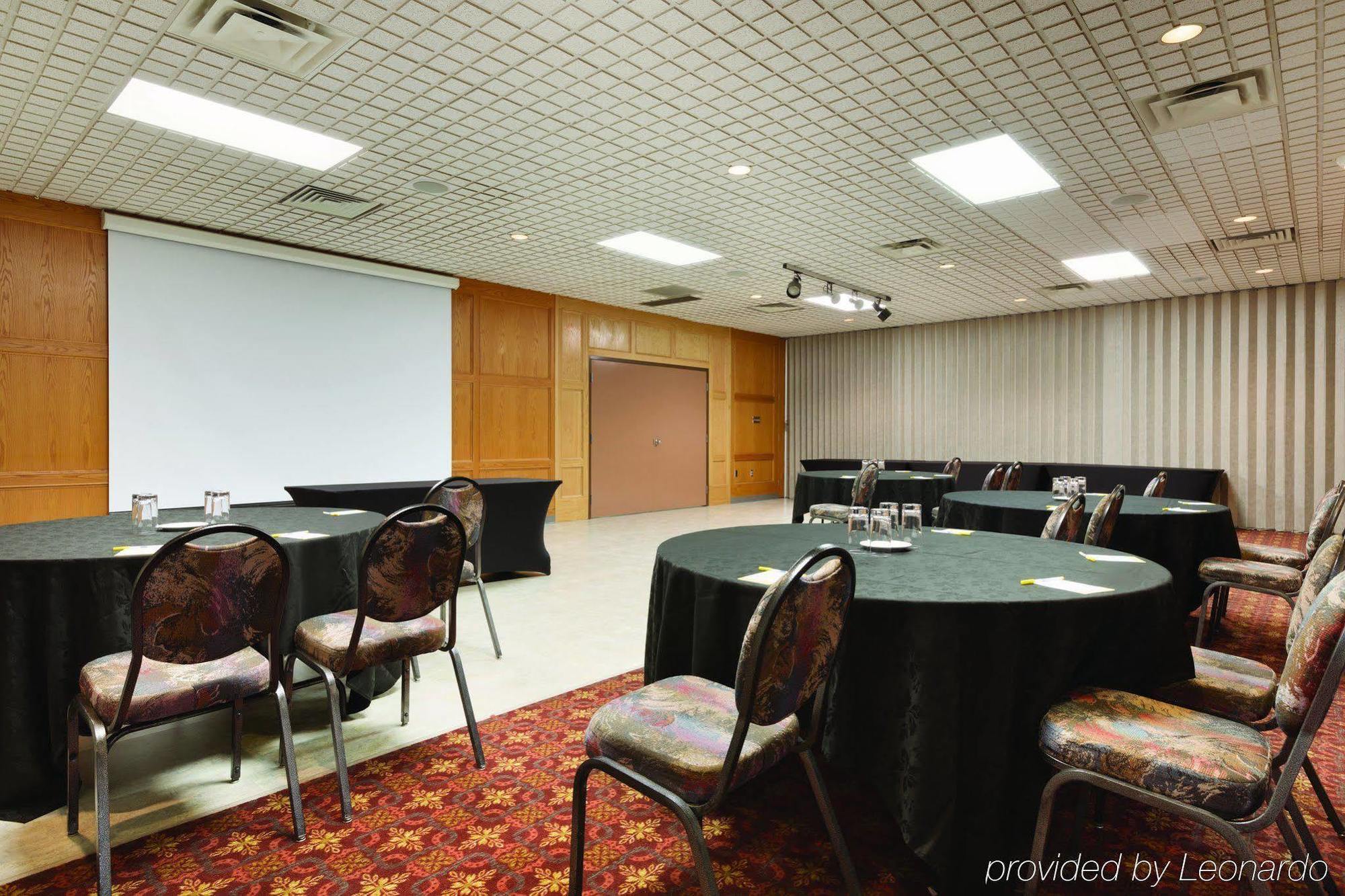Border Inn & Suites Ллойдминстер Экстерьер фото