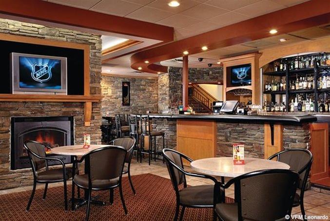 Border Inn & Suites Ллойдминстер Экстерьер фото